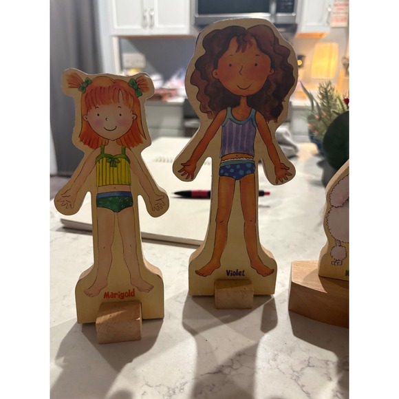 Wooden Dress Up Dolls and pets Magnetic Clothing Figures Play Set shoes clothes - Picture 8 of 10